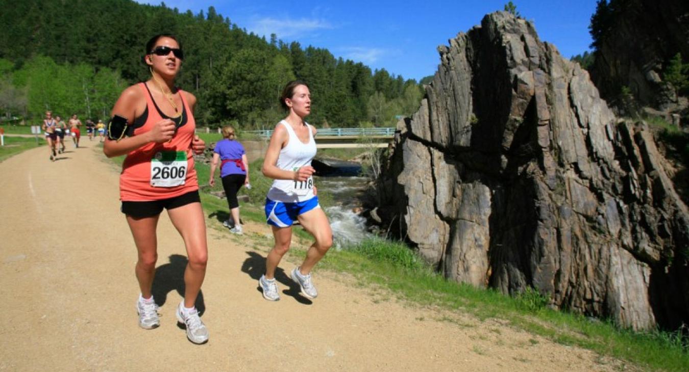 Women running marathon